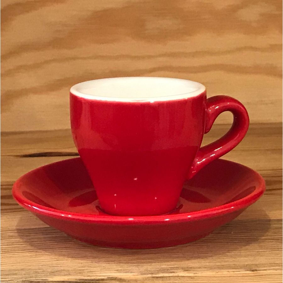Ceașcă de espresso din porțelan cu un volum de 80 ml, potrivită pentru espresso clasic sau dublu.  Include o farfurie. Culoare: