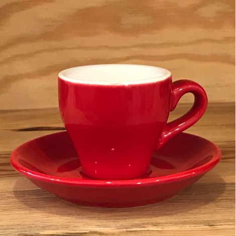 Ceașcă de espresso din porțelan cu un volum de 80 ml, potrivită pentru espresso clasic sau dublu.  Include o farfurie. Culoare: