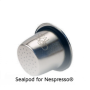 O capsulă Sealpod reîncărcabilă dinoțel inoxidabil, compatibilă cu aparatele de cafea  Nespresso®, pentru prepararea de cafea proaspătă la alegere, la o fracțiune din cost. Autocolante incluse!