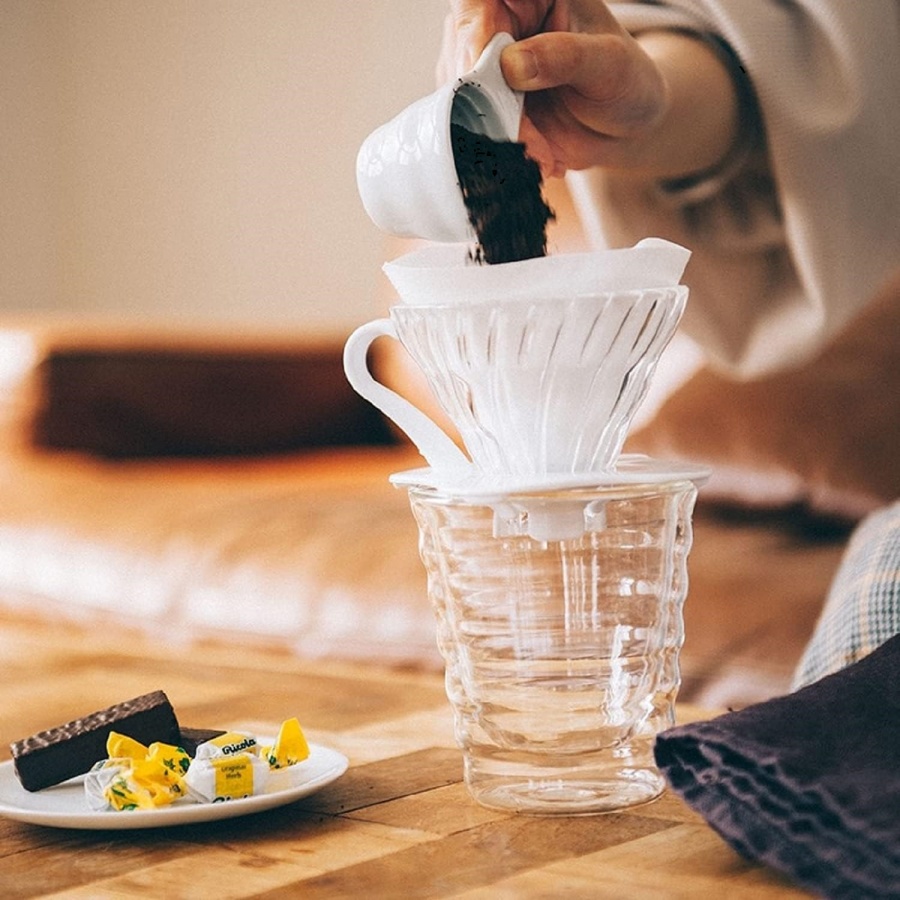 Dripper Hario V60-01 din sticlă - alb (VDGR-01-W)
