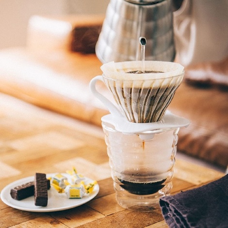 Dripper Hario V60-01 din sticlă - alb (VDGR-01-W)