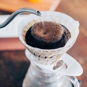 Hario Dripper V60-02 din sticlă - alb (VDGR-02W) 2