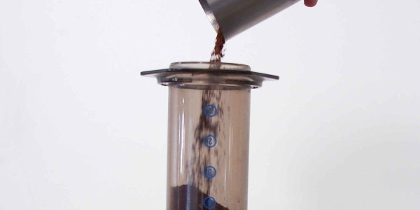 Pregătirea cafelei în Aeropress