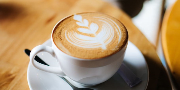 Pregătirea cafelei cappuccino