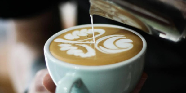 Prepararea cafelei caffe latte