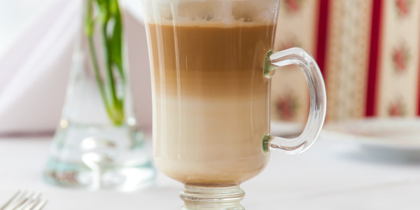 Pregătirea cafelei latte macchiato