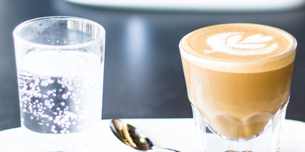 Cafea piccolo sau cafeină yetti