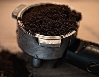 Cum se macină cafeaua fără o mașină de măcinat