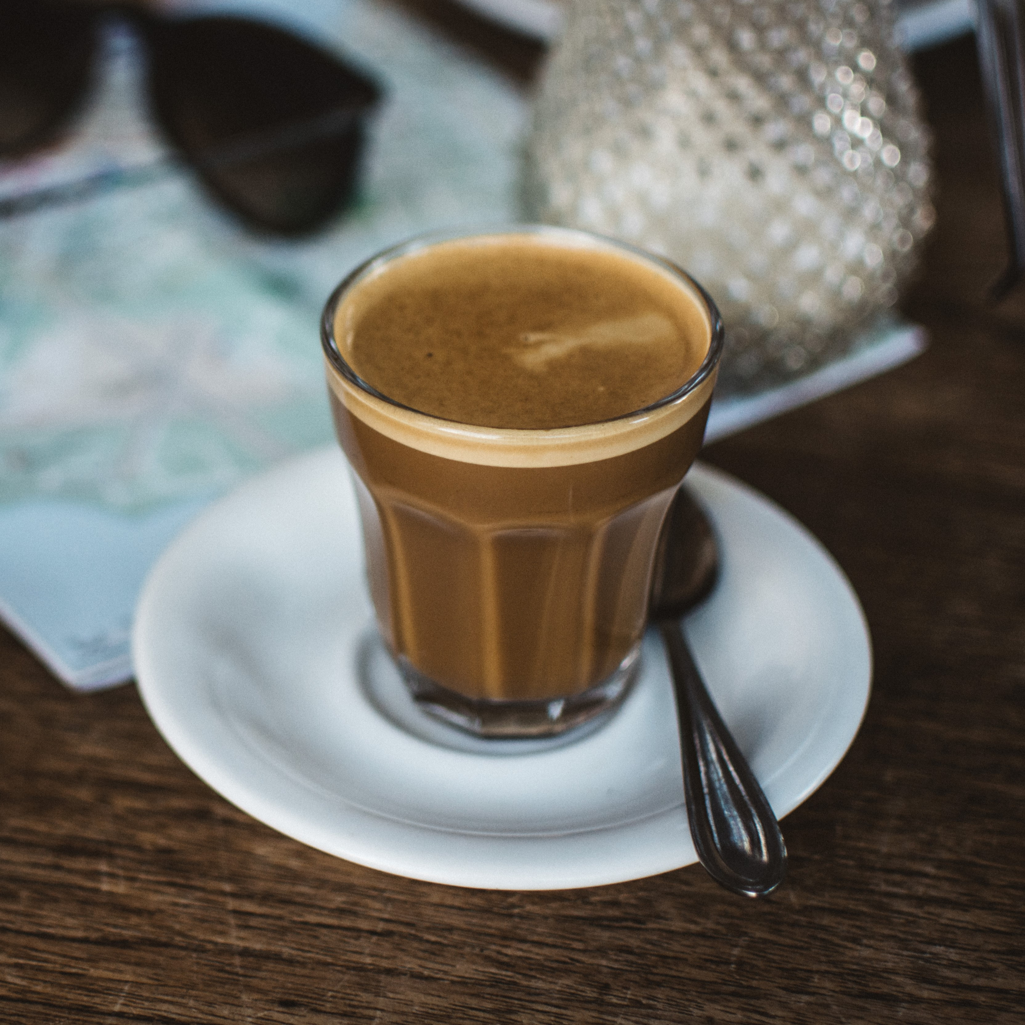 Prepararea cafelei flat white