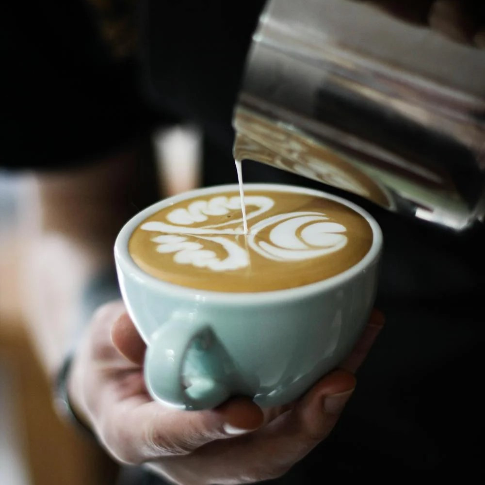 Prepararea cafelei caffe latte